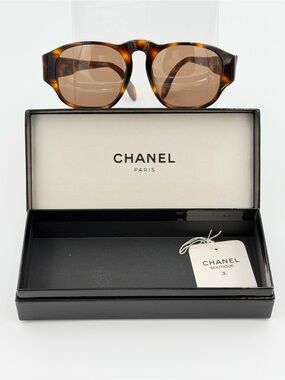 Chanel Tortoiseshell Sunglasses - Brown Lenses w/Box and Authenticate First COA